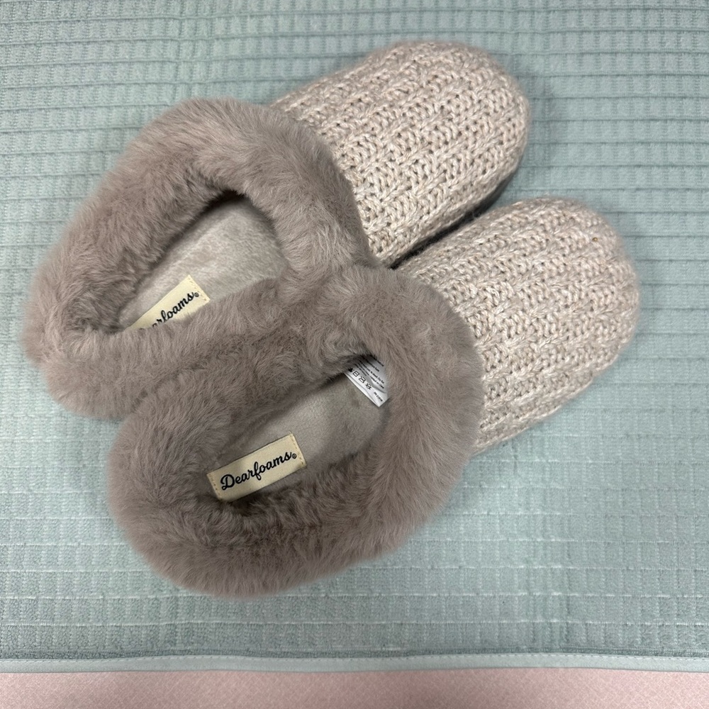 Dearfoams Women's Cream Knit Slippers size 9-10